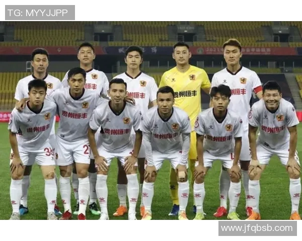 武汉足球队在联赛积分榜上以86分稳居第一名展现强劲实力