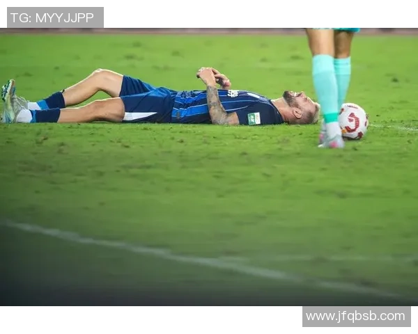 青岛街头偶遇足球明星的惊喜瞬间与背后故事揭秘