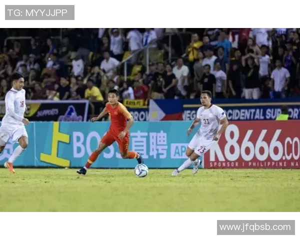 当前活跃的足球明星有哪些仍在赛场上拼搏未退役